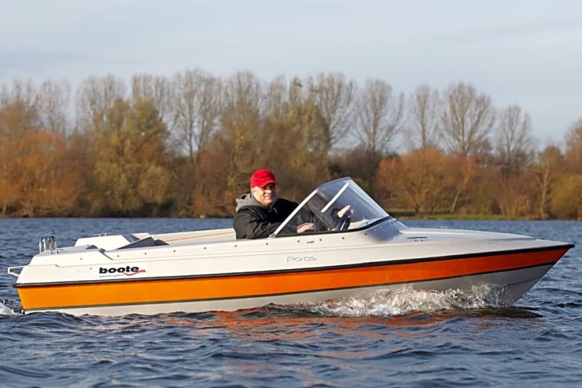 Konsolen- und Sportboote